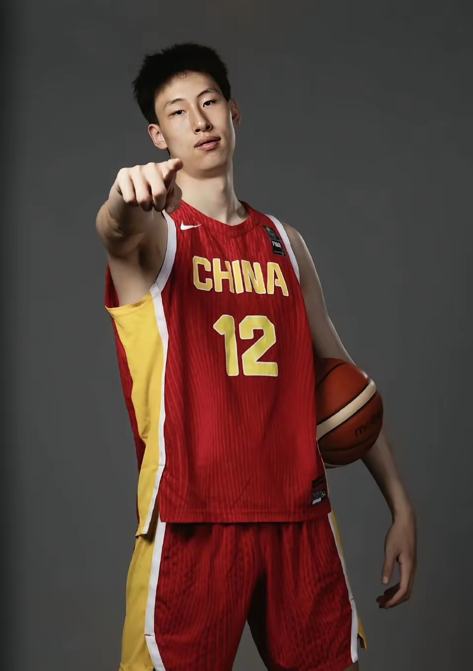 开云体育官网-CBA选手赛后落泪，背后故事感人