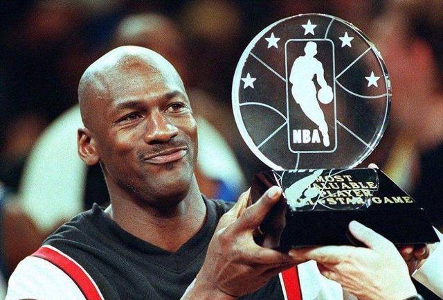 NBA选手发挥出色，荣膺最佳MVP