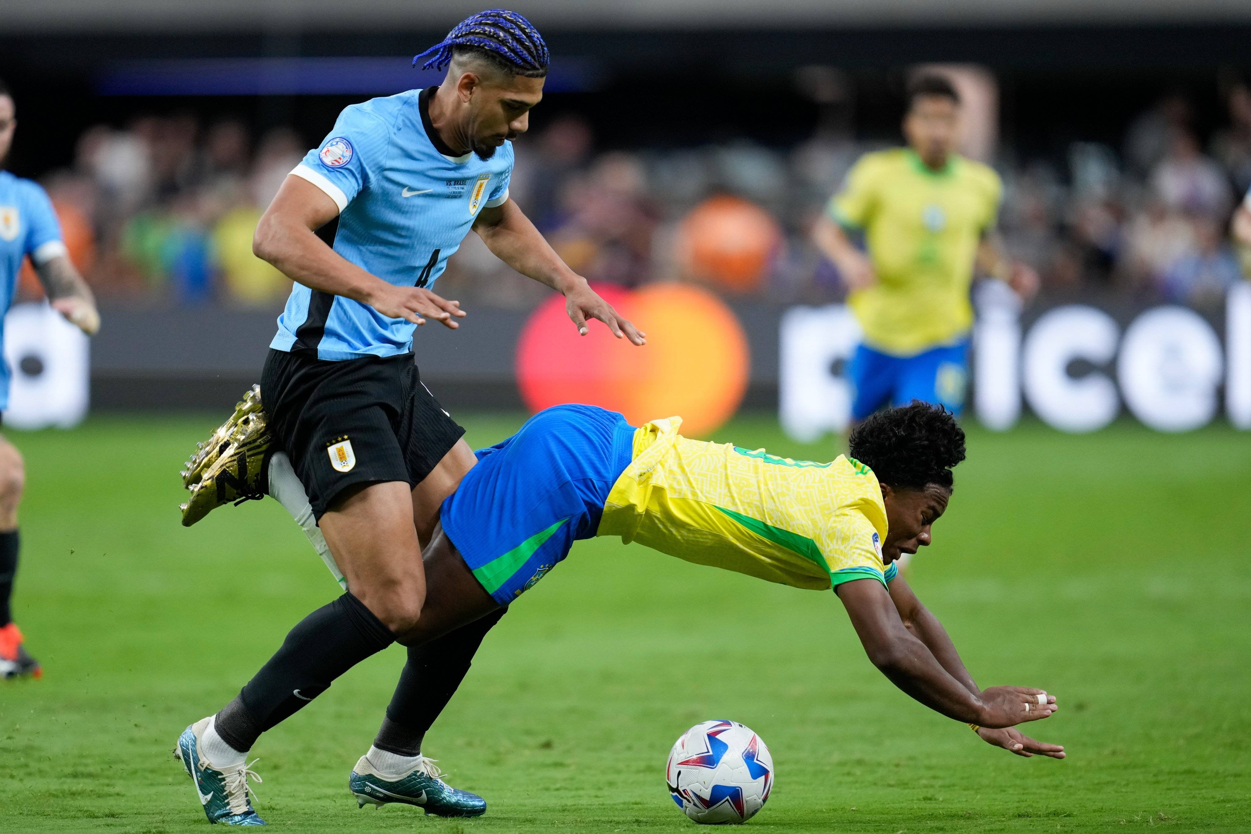 开云体育APP下载-包含场面火爆！美洲杯观众席沸腾不已的词条